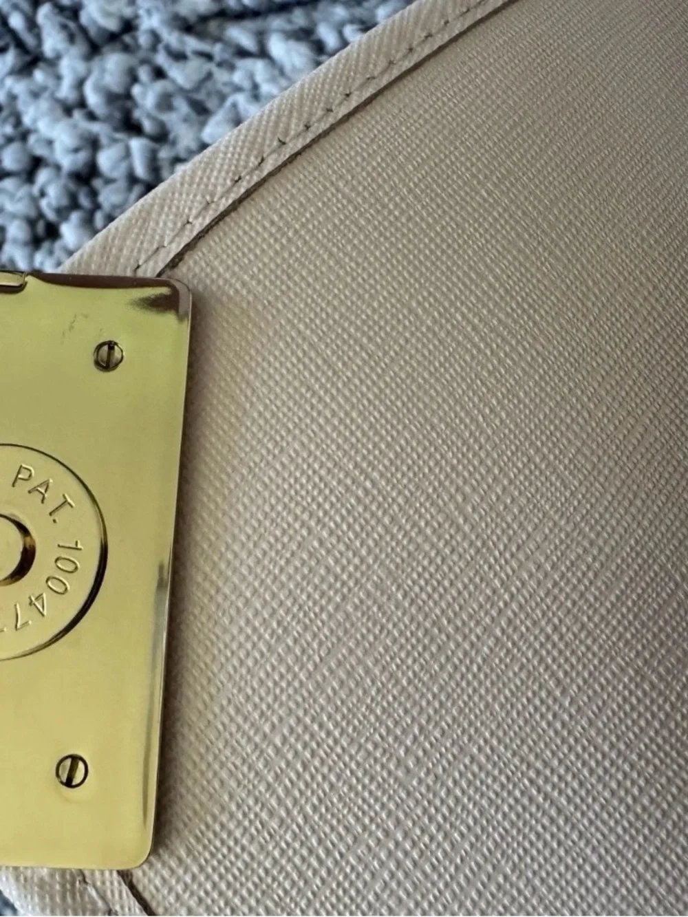 Kate Spade New York Anna Medium Envelope Leather Convertible Clutch Parchment EC